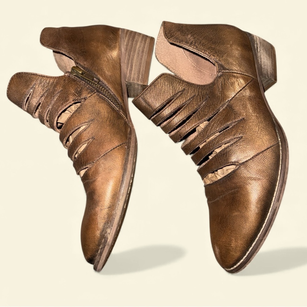 🌸Seychelles Iceburg Cutout Ankle Boots - Picture 8 of 10